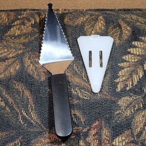 Pampered Chef Slice N Serve with Protective Cover